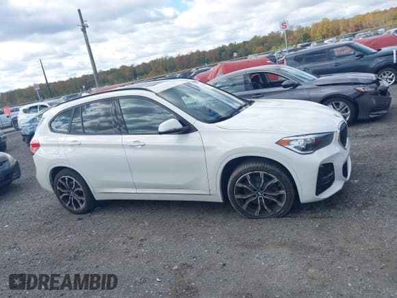 ✅ 2020 BMW X1 xDrive28i • VIN: WBXJG9C00L5R69467 • Lot: 43390251. Wystawiony na IAAI z przebiegiem 97 121 mil. Bezpłatny archiwum sprzedaży aukcyjnych z USA i szczegółowy raport historii pojazdu na DreamBid. Zdjęcie 13.