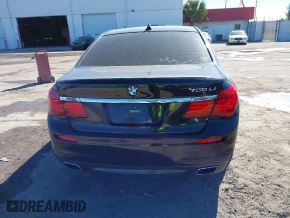 ✅ 2014 BMW 7 Series ALPINA B7 • VIN: WBAYE8C54ED135280 • Lot: 41808186. Wystawiony na IAAI z przebiegiem 76 786 mil. Bezpłatny archiwum sprzedaży aukcyjnych z USA i szczegółowy raport historii pojazdu na DreamBid. Zdjęcie 17.