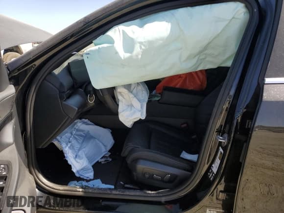 ✅ 2024 BMW 5 Series 540i xDrive • VIN: WBA63FJ06RCR29413 • Lot: 74137104. Wystawiony na Copart z przebiegiem Nie podano. Bezpłatny archiwum sprzedaży aukcyjnych z USA i szczegółowy raport historii pojazdu na DreamBid. Zdjęcie 7.