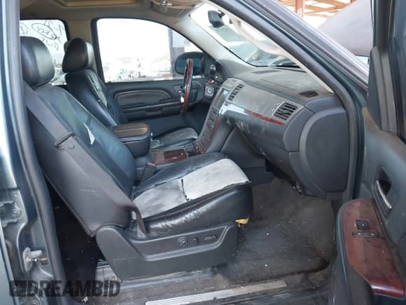 ✅ 2009 Cadillac Escalade • VIN: 1GYFC23259R204628 • Lot: 43025478. Wystawiony na IAAI z przebiegiem 191 520 mil. Bezpłatny archiwum sprzedaży aukcyjnych z USA i szczegółowy raport historii pojazdu na DreamBid. Zdjęcie 5.