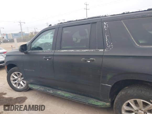 ✅ 2023 Chevrolet Suburban Premier • VIN: 1GNSKFKD7PR512440 • Lot: 43832409. Wystawiony na IAAI z przebiegiem 62 787 mil. Bezpłatny archiwum sprzedaży aukcyjnych z USA i szczegółowy raport historii pojazdu na DreamBid. Zdjęcie 14.