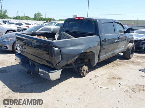 ✅ 2015 Toyota Tundra SR5 • VIN: 5TFDW5F18FX448354 • Lot: 42004338. Listed on IAAI with 142,842 mi. Free auction sales archive from the USA and detailed vehicle history report at DreamBid. Image 4.