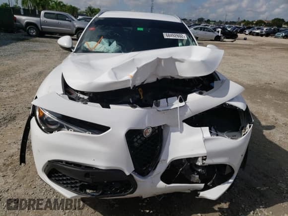 ✅ 2018 Alfa Romeo Stelvio Ti • VIN: ZASFAKBNXJ7B81605 • Лот: 68492602. Опубликован ранее на Copart с пробегом 47 746 миль. Бесплатный доступ к архиву аукционных продаж из США и подробный отчёт об истории автомобиля на DreamBid. Изображение 5.