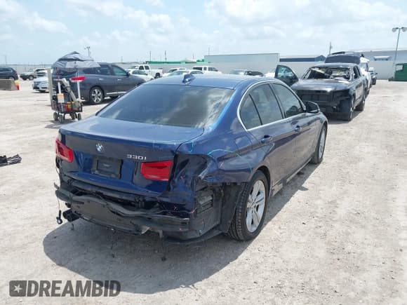 ✅ 2018 BMW 3 Series 330i • VIN: WBA8B9C5XJEE82523 • Lot: 42530037. Listed on IAAI with 88,068 mi. Free auction sales archive from the USA and detailed vehicle history report at DreamBid. Image 4.