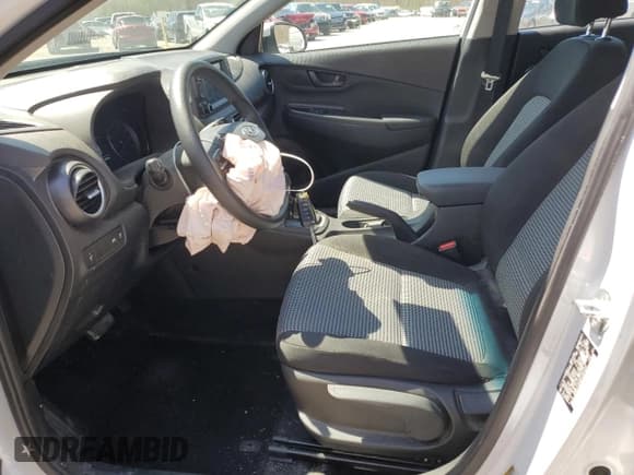 ✅ 2019 Hyundai Kona SE • VIN: KM8K1CAA0KU342229 • Lot: 49277973. Wystawiony na Copart z przebiegiem 40 536 mil. Bezpłatny archiwum sprzedaży aukcyjnych z USA i szczegółowy raport historii pojazdu na DreamBid. Zdjęcie 7.