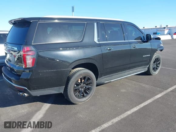 ✅ 2022 Chevrolet Suburban Premier • VIN: 1GNSKFKD1NR223325 • Lot: 40848831. Wystawiony na IAAI z przebiegiem 52 798 mil. Bezpłatny archiwum sprzedaży aukcyjnych z USA i szczegółowy raport historii pojazdu na DreamBid. Zdjęcie 4.