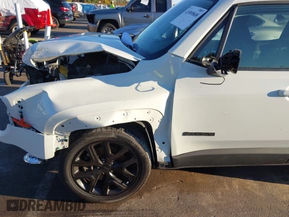 ✅ 2018 Jeep Renegade Latitude • VIN: ZACCJABB3JPJ50417 • Lot: 43589868. Wystawiony na IAAI z przebiegiem 74 833 mil. Bezpłatny archiwum sprzedaży aukcyjnych z USA i szczegółowy raport historii pojazdu na DreamBid. Zdjęcie 18.