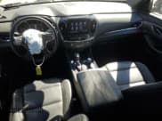 ✅ 2022 Chevrolet Traverse LT • VIN: 1GNEVHKW7NJ111323 • Lot: 69982894. Wystawiony na Copart z przebiegiem 56 841 mil. Bezpłatny archiwum sprzedaży aukcyjnych z USA i szczegółowy raport historii pojazdu na DreamBid. Zdjęcie 8.