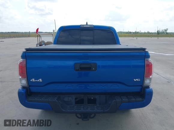 ✅ 2016 Toyota Tacoma Limited • VIN: 5TFGZ5AN4GX005943 • Lot: 42151631. Listed on IAAI with 131,288 mi. Free auction sales archive from the USA and detailed vehicle history report at DreamBid. Image 16.