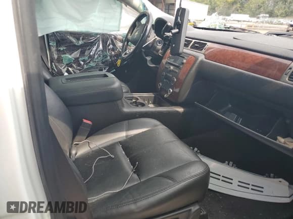 ✅ 2014 Chevrolet Suburban LT • VIN: 1GNSCJE0XER236440 • Lot: 69927065. Listed on Copart with Not provided. Free auction sales archive from the USA and detailed vehicle history report at DreamBid. Image 7.