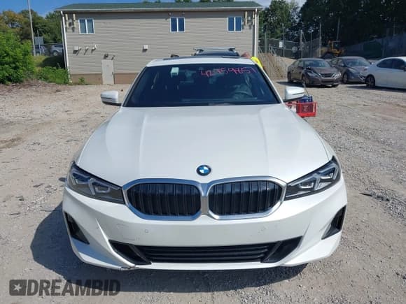 ✅ 2025 BMW 3 Series 330i xDrive • VIN: 3MW89CW09S8F30815 • Lot: 42959851. Wystawiony na IAAI z przebiegiem 13 232 mil. Bezpłatny archiwum sprzedaży aukcyjnych z USA i szczegółowy raport historii pojazdu na DreamBid. Zdjęcie 13.