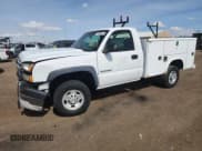 ✅ 2005 Chevrolet Silverado 2500HD Work Truck • VIN: 1GCHK24U25E272145 • Лот: 47995835. Опубликован ранее на Copart с пробегом 62 911 миль. Бесплатный доступ к архиву аукционных продаж из США и подробный отчёт об истории автомобиля на DreamBid. Изображение 1.