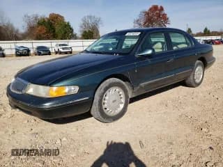 ✅ 1995 Lincoln Continental • VIN: 1LNLM97V0SY745547 • Lot: 93216315. Wystawiony na Copart z przebiegiem 97 068 mil. Bezpłatny archiwum sprzedaży aukcyjnych z USA i szczegółowy raport historii pojazdu na DreamBid. Zdjęcie 1.