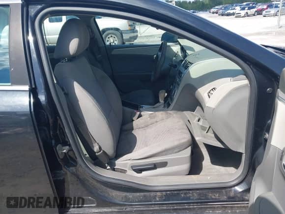 2012 Chevrolet Malibu 1LS z VIN 1G1ZB5E02CF301242, wystawiony jako IAAI lot #43411361 z przebiegiem 158 844 mil mil oraz . Historia ofert i sprzedaży dostępna na DreamBid. Obrazek 5.