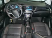 ✅ 2017 Buick Encore Essence • VIN: KL4CJCSB7HB009752 • Lot: 81747135. Wystawiony na Copart z przebiegiem 151 278 mil. Bezpłatny archiwum sprzedaży aukcyjnych z USA i szczegółowy raport historii pojazdu na DreamBid. Zdjęcie 8.