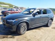 ✅ 2022 Volvo XC90 Momentum • VIN: YV4A221K0N1802153 • Lot: 43078070. Wystawiony na IAAI z przebiegiem 23 631 mil. Bezpłatny archiwum sprzedaży aukcyjnych z USA i szczegółowy raport historii pojazdu na DreamBid. Zdjęcie 2.