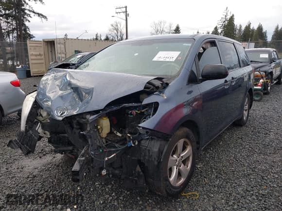 ✅ 2013 Toyota Sienna L • VIN: 5TDZK3DC3DS371695 • Lot: 41514718. Listed on IAAI with Not provided. Free auction sales archive from the USA and detailed vehicle history report at DreamBid. Image 2.