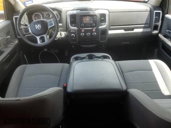 2024 Ram 1500 SLT z VIN 1C6RR6GG4RS142881, wystawiony jako Copart lot #61155935 z przebiegiem 26 046 mil mil oraz Czysty tytuł • Clean title. Historia ofert i sprzedaży dostępna na DreamBid. Obrazek 8.