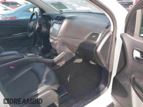 ✅ 2017 Dodge Journey Crossroad Plus • VIN: 3C4PDCGB5HT534847 • Lot: 43749387. Wystawiony na IAAI z przebiegiem 107 735 mil. Bezpłatny archiwum sprzedaży aukcyjnych z USA i szczegółowy raport historii pojazdu na DreamBid. Zdjęcie 5.