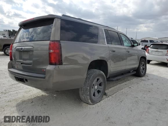 ✅ 2017 Chevrolet Suburban LT • VIN: 1GNSKHKCXHR335578 • Lot: 77782024. Wystawiony na Copart z przebiegiem Nie podano. Bezpłatny archiwum sprzedaży aukcyjnych z USA i szczegółowy raport historii pojazdu na DreamBid. Zdjęcie 3.