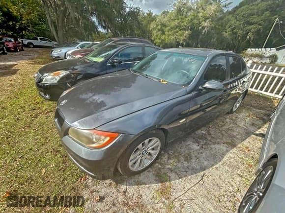 ✅ 2007 BMW 3 Series 328i • VIN: WBAVA37557NE29329 • Лот: 96198485. Опубликован ранее на Copart с пробегом Не указан. Бесплатный доступ к архиву аукционных продаж из США и подробный отчёт об истории автомобиля на DreamBid. Изображение 2.