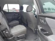 ✅ 2020 Chevrolet Traverse LT Cloth • VIN: 1GNERGKW5LJ196416 • Lot: 43304865. Wystawiony na IAAI z przebiegiem 127 451 mil. Bezpłatny archiwum sprzedaży aukcyjnych z USA i szczegółowy raport historii pojazdu na DreamBid. Zdjęcie 8.