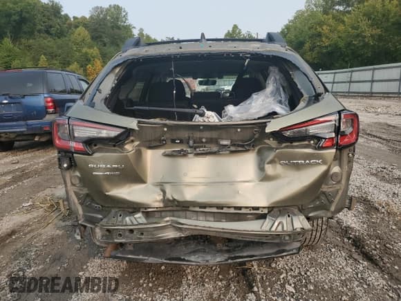 ✅ 2020 Subaru Outback Premium • VIN: 4S4BTACC9L3102004 • Lot: 70264755. Listed on Copart with 66,670 mi. Free auction sales archive from the USA and detailed vehicle history report at DreamBid. Image 6.