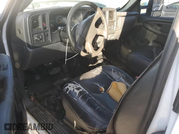 ✅ 2005 Chevrolet Silverado 2500HD Work Truck • VIN: 1GCHC29U75E307767 • Lot: 92182685. Wystawiony na Copart z przebiegiem 268 584 mil. Bezpłatny archiwum sprzedaży aukcyjnych z USA i szczegółowy raport historii pojazdu na DreamBid. Zdjęcie 8.