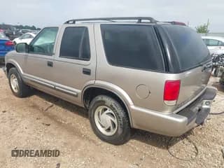 ✅ 2001 Chevrolet Blazer LT • VIN: 1GNDT13W31K189867 • Lot: 42111254. Wystawiony na IAAI z przebiegiem 151 066 mil. Bezpłatny archiwum sprzedaży aukcyjnych z USA i szczegółowy raport historii pojazdu na DreamBid. Zdjęcie 3.