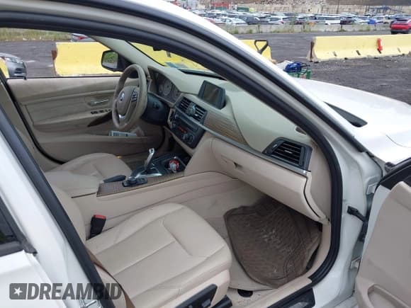 ✅ 2012 BMW 3 Series 328i • VIN: WBA3A5C57CF341151 • Lot: 42259279. Wystawiony na IAAI z przebiegiem 70 035 mil. Bezpłatny archiwum sprzedaży aukcyjnych z USA i szczegółowy raport historii pojazdu na DreamBid. Zdjęcie 5.