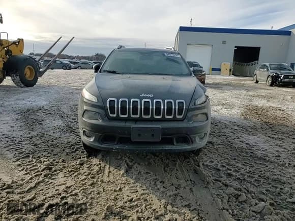 ✅ 2015 Jeep Cherokee Latitude • VIN: 1C4PJMCS9FW667008 • Lot: 94819205. Wystawiony na Copart z przebiegiem 98 525 mil. Bezpłatny archiwum sprzedaży aukcyjnych z USA i szczegółowy raport historii pojazdu na DreamBid. Zdjęcie 14.