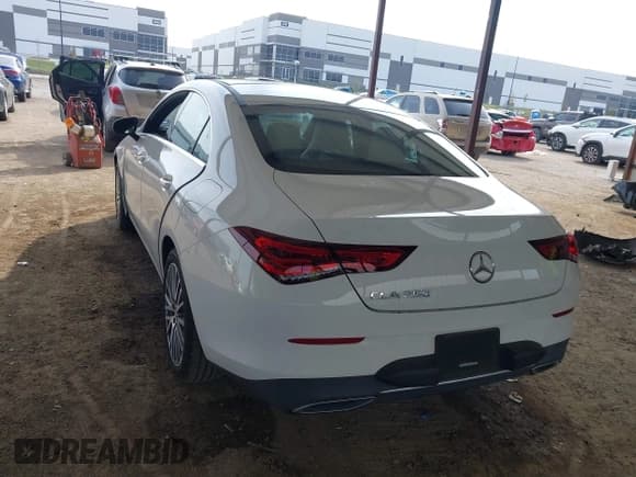 ✅ 2020 Mercedes-Benz CLA 250 • VIN: W1K5J4GB8LN117792 • Lot: 43529725. Listed on IAAI with 31,542 mi. Free auction sales archive from the USA and detailed vehicle history report at DreamBid. Image 3.