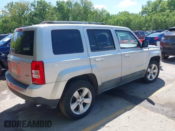 ✅ 2011 Jeep Patriot Latitude X • VIN: 1J4NF4GB3BD172354 • Lot: 42189978. Listed on IAAI with 147,266 mi. Free auction sales archive from the USA and detailed vehicle history report at DreamBid. Image 4.