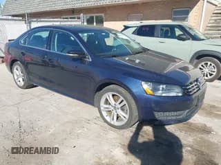 ✅ 2015 Volkswagen Passat SE • VIN: 1VWBV7A33FC072939 • Лот: 43613198. Опубликован ранее на IAAI с пробегом 136 683 миль. Бесплатный доступ к архиву аукционных продаж из США и подробный отчёт об истории автомобиля на DreamBid. Изображение 1.