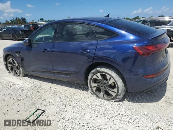 ✅ 2021 Audi e-tron Premium • VIN: WA11AAGE9MB031485 • Лот: 61032045. Опубликован ранее на Copart с пробегом 31 934 миль. Бесплатный доступ к архиву аукционных продаж из США и подробный отчёт об истории автомобиля на DreamBid. Изображение 2.