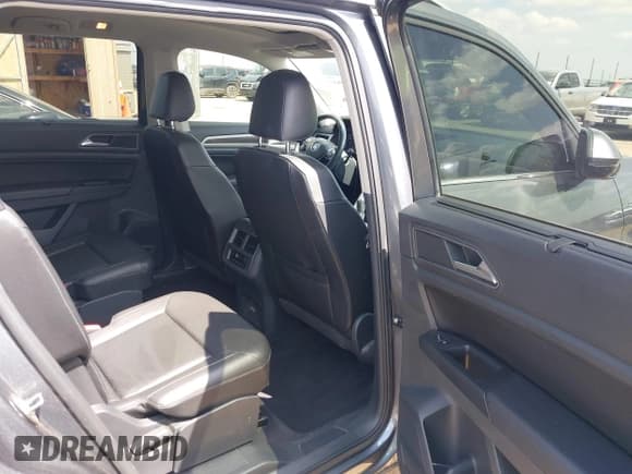 ✅ 2019 Volkswagen Atlas SEL • VIN: 1V2ER2CAXKC534182 • Lot: 42769937. Listed on IAAI with 63,601 mi. Free auction sales archive from the USA and detailed vehicle history report at DreamBid. Image 8.