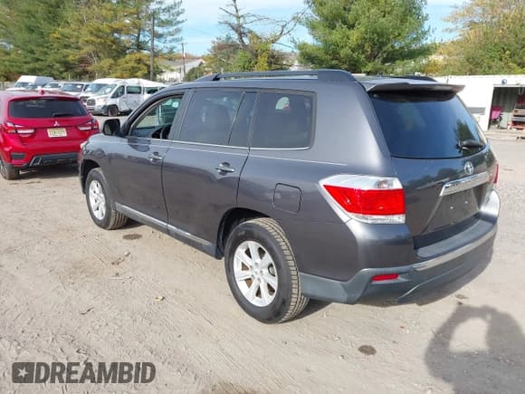 ✅ 2012 Toyota Highlander SE • VIN: 5TDBK3EH0CS150209 • Lot: 43519444. Wystawiony na IAAI z przebiegiem 129 663 mil. Bezpłatny archiwum sprzedaży aukcyjnych z USA i szczegółowy raport historii pojazdu na DreamBid. Zdjęcie 3.