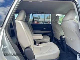 ✅ 2025 Toyota Highlander XLE • VIN: 5TDAAAA53SS027081 • Lot: 95705015. Listed on Copart with 4,710 mi. Free auction sales archive from the USA and detailed vehicle history report at DreamBid. Image 6.