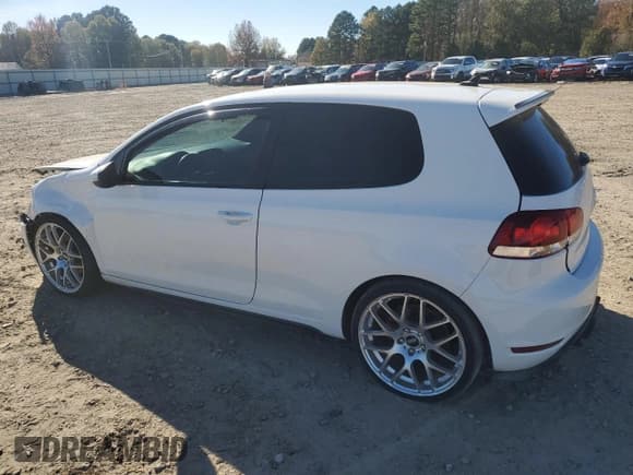 ✅ 2013 Volkswagen Golf GTI • VIN: WVWFV7AJ5DW026592 • Lot: 81446704. Wystawiony na Copart z przebiegiem 118 159 mil. Bezpłatny archiwum sprzedaży aukcyjnych z USA i szczegółowy raport historii pojazdu na DreamBid. Zdjęcie 2.