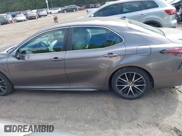 2021 Toyota Camry SE with VIN 4T1T11BK2MU028715, listed as a IAAI auction lot 42845840 with 39,370 mi miles and . Bid and sale history available at DreamBid. Image 14.