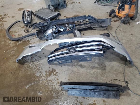 ✅ 2020 Volkswagen Atlas SE • VIN: 1V21E2CA8LC216749 • Lot: 81615115. Wystawiony na Copart z przebiegiem 94 529 mil. Bezpłatny archiwum sprzedaży aukcyjnych z USA i szczegółowy raport historii pojazdu na DreamBid. Zdjęcie 13.