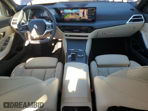 ✅ 2025 BMW 3 Series 330i xDrive • VIN: 3MW89CW00S8E95257 • Lot: 93047745. Wystawiony na Copart z przebiegiem 1 698 mil. Bezpłatny archiwum sprzedaży aukcyjnych z USA i szczegółowy raport historii pojazdu na DreamBid. Zdjęcie 8.