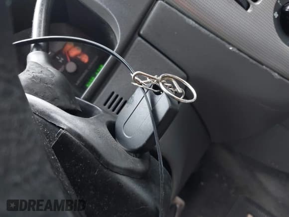 ✅ 2005 Ford Explorer XLT • VIN: 1FMZU63E95UA19907 • Lot: 42456885. Wystawiony na IAAI z przebiegiem 138 853 mil. Bezpłatny archiwum sprzedaży aukcyjnych z USA i szczegółowy raport historii pojazdu na DreamBid. Zdjęcie 11.