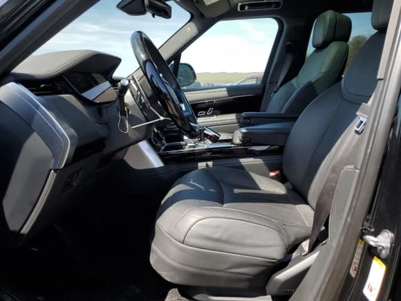 ✅ 2023 Land Rover Range Rover SE • VIN: SALKP9E75PA055071 • Lot: 53810655. Wystawiony na Copart z przebiegiem 26 547 mil. Bezpłatny archiwum sprzedaży aukcyjnych z USA i szczegółowy raport historii pojazdu na DreamBid. Zdjęcie 7.