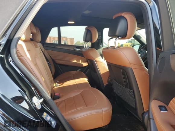 ✅ 2017 Mercedes-Benz GLE 43 AMG • VIN: 4JGED6EB6HA075942 • Lot: 81292865. Wystawiony na Copart z przebiegiem 87 819 mil. Bezpłatny archiwum sprzedaży aukcyjnych z USA i szczegółowy raport historii pojazdu na DreamBid. Zdjęcie 10.