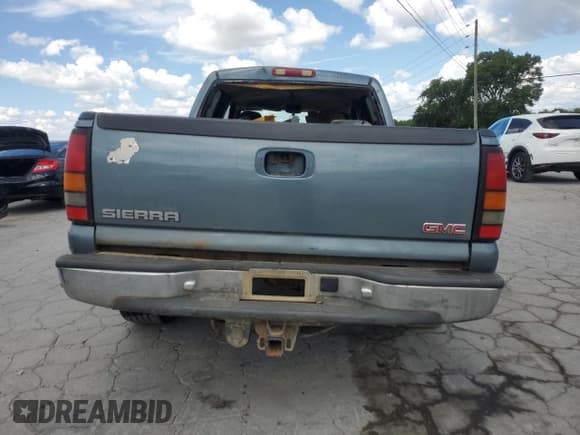 ✅ 2006 GMC Sierra 1500 SL • VIN: 2GTEC13V261282052 • Lot: 66507905. Wystawiony na Copart z przebiegiem 361 617 mil. Bezpłatny archiwum sprzedaży aukcyjnych z USA i szczegółowy raport historii pojazdu na DreamBid. Zdjęcie 6.