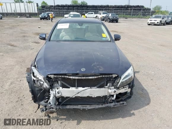 ✅ 2020 Mercedes-Benz C 300 • VIN: W1KWF8EB3LR581615 • Lot: 42464216. Wystawiony na IAAI z przebiegiem 70 509 mil. Bezpłatny archiwum sprzedaży aukcyjnych z USA i szczegółowy raport historii pojazdu na DreamBid. Zdjęcie 13.