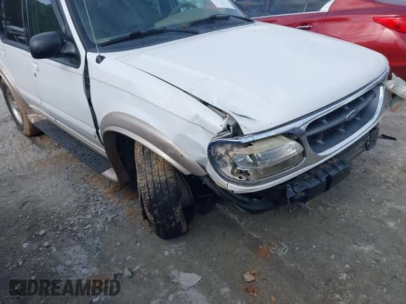 ✅ 2000 Ford Explorer Eddie Bauer • VIN: 1FMDU74E0YUB41056 • Lot: 42258224. Wystawiony na IAAI z przebiegiem 134 401 mil. Bezpłatny archiwum sprzedaży aukcyjnych z USA i szczegółowy raport historii pojazdu na DreamBid. Zdjęcie 6.