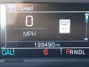 ✅ 2019 Chevrolet Suburban LT • VIN: 1GNSKHKC3KR143958 • Lot: 43214049. Wystawiony na IAAI z przebiegiem 199 490 mil. Bezpłatny archiwum sprzedaży aukcyjnych z USA i szczegółowy raport historii pojazdu na DreamBid. Zdjęcie 15.