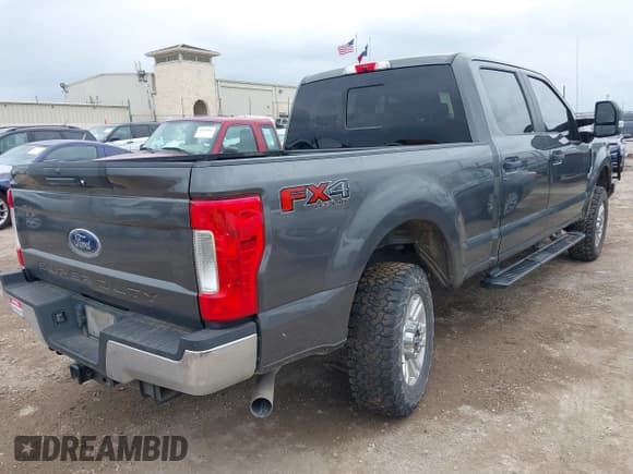 ✅ 2018 Ford F-250 XL • VIN: 1FT7W2B61JEC99951 • Lot: 42076634. Listed on IAAI with 107,900 mi. Free auction sales archive from the USA and detailed vehicle history report at DreamBid. Image 4.